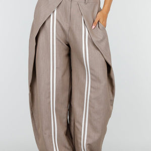NEW160926 Taupe Wijde Baloon Pantalon met Witte Strepen
