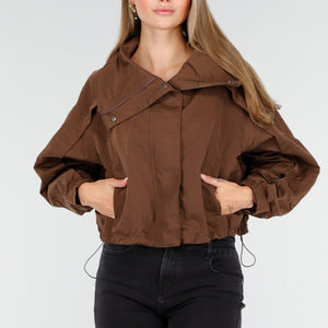 OP=OP.AV.10 Bruine Cropped Windbreaker