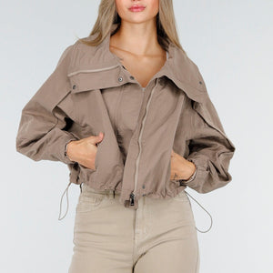 OP=OP.AV.10 Taupekleurig Cropped Jack