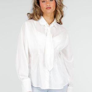 NEW180226 Witte Blouse met Stropdas