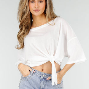 NEW180326 Witte Top met Knoopdetail en Korte Mouwen