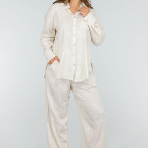 OP=OP.08.S Linnen Beige Tweedelig Setje met Geborduurde Blouse en Broek