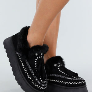 NEW191125 Zwarte Instappers met Borduursels