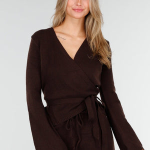 OP=OP.08.NL Bruine Gebreide Wikkeltop