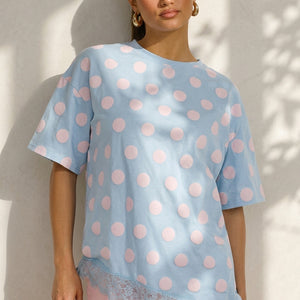 NEW200526 Lichtblauw T-Shirt met Roze Stippen