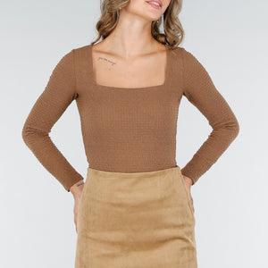 NEW200825 Bruine Top Met Vierkante Hals