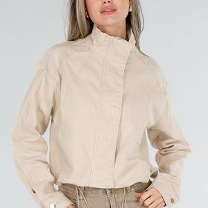 NEW211026 Beige Kort Jasje met Opstaande Kraag