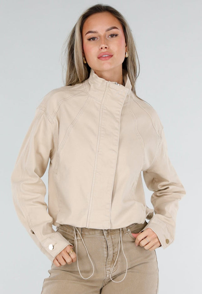 NEW211026 Beige Kort Jasje met Opstaande Kraag