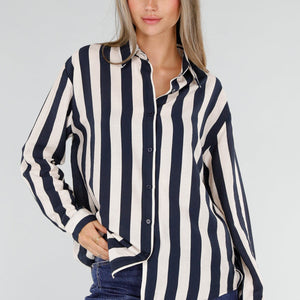 NEW211026 Donkerblauw Ecru Gestreepte Blouse met Knopen