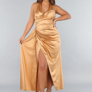 OP=OP.38.NL Gouden Geplooide Satijnen Halter Galajurk met Split