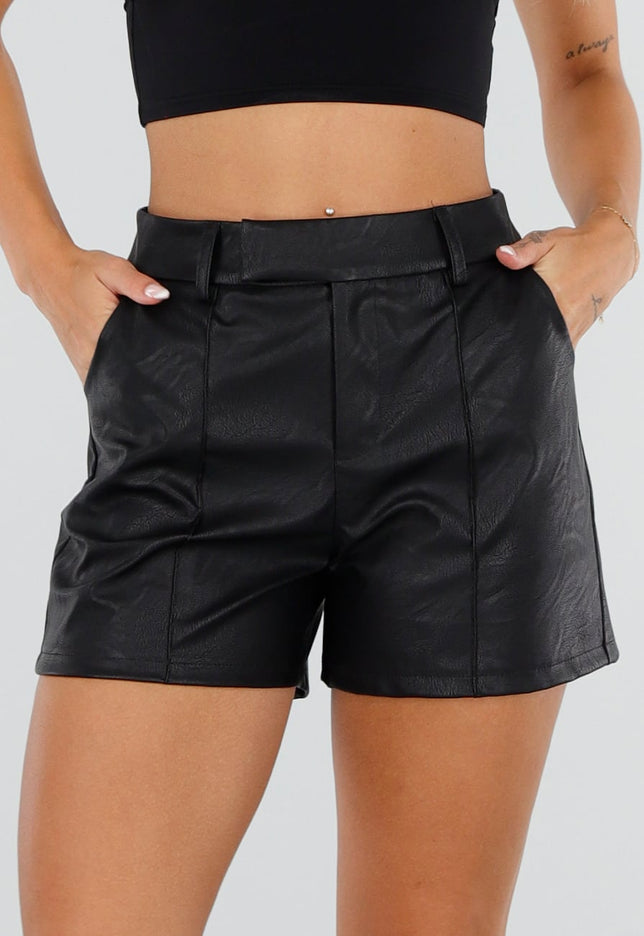 NEW220726 Zwarte Lederlook Shorts