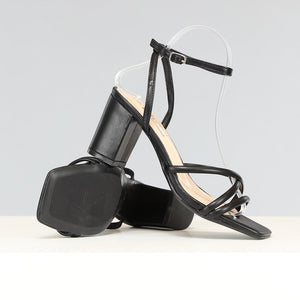 NEW2211 Lage Strappy Sandaletten in Zwart