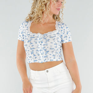 NEW230725 Witte Crop Top met Blauwe Bloemen