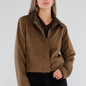 NEW230926 Bruin Kort Suèdelook Jasje met Kraag