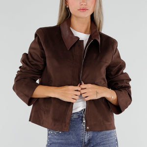 NEW230926 Bruin Kort Suèdelook Jasje met Kraag