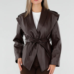 NEW230926 Bruine Lederlook Jas met Ceintuur