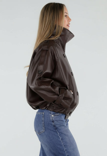 NEW230926 Bruine Lederlook Jas met Hoge Kraag