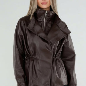 NEW230926 Bruine Lederlook Jas met Hoge Kraag