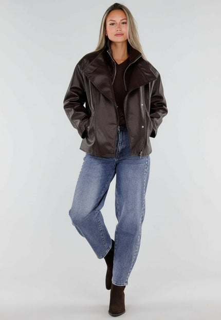 NEW230926 Bruine Lederlook Jas met Hoge Kraag