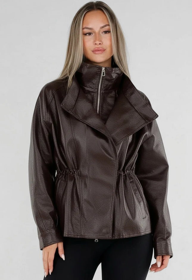 NEW230926 Bruine Lederlook Jas met Hoge Kraag
