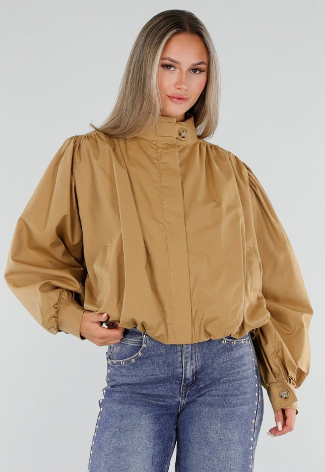 NEW230926 Camel Korte Jas met Hoge Kraag