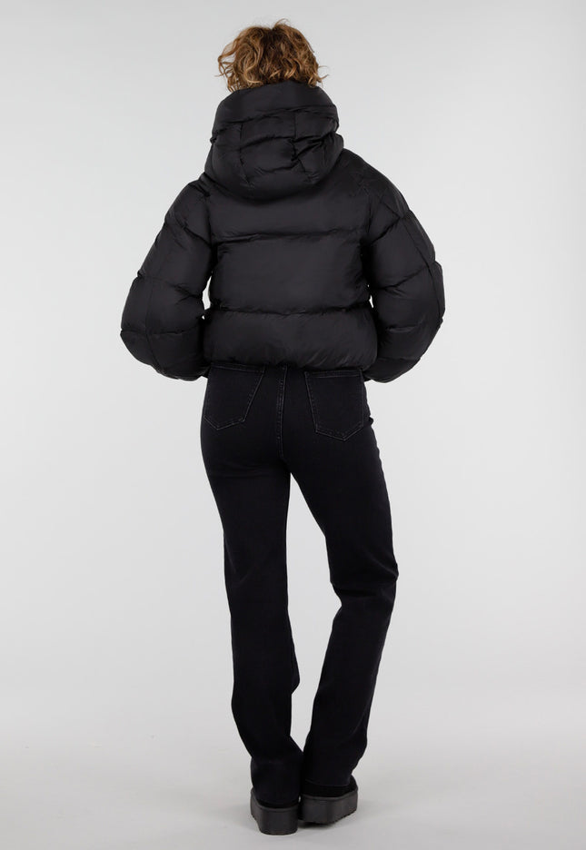 NEW230926 Zwarte Korte Puffer Winterjas met Capuchon