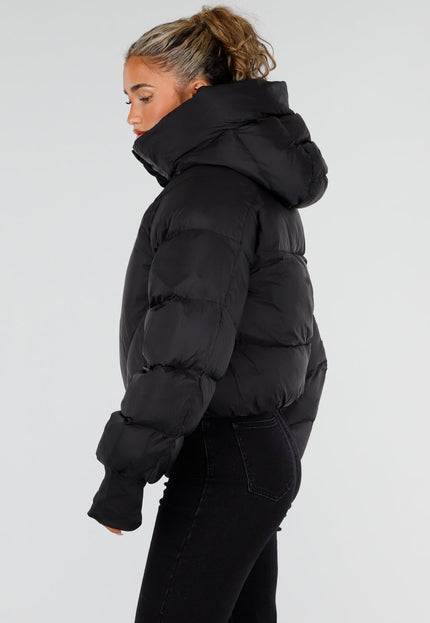 NEW230926 Zwarte Korte Puffer Winterjas met Capuchon