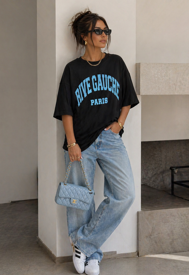 NEW240626 Zwart Oversized T-Shirt met Blauwe Tekst