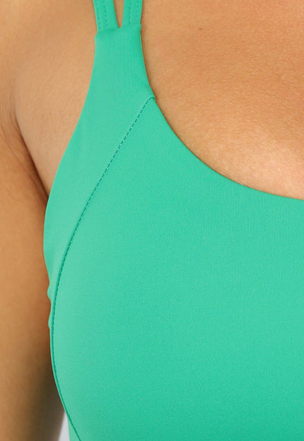 NEW2407 Groene Sporttop met Pads en Gekruiste Rug