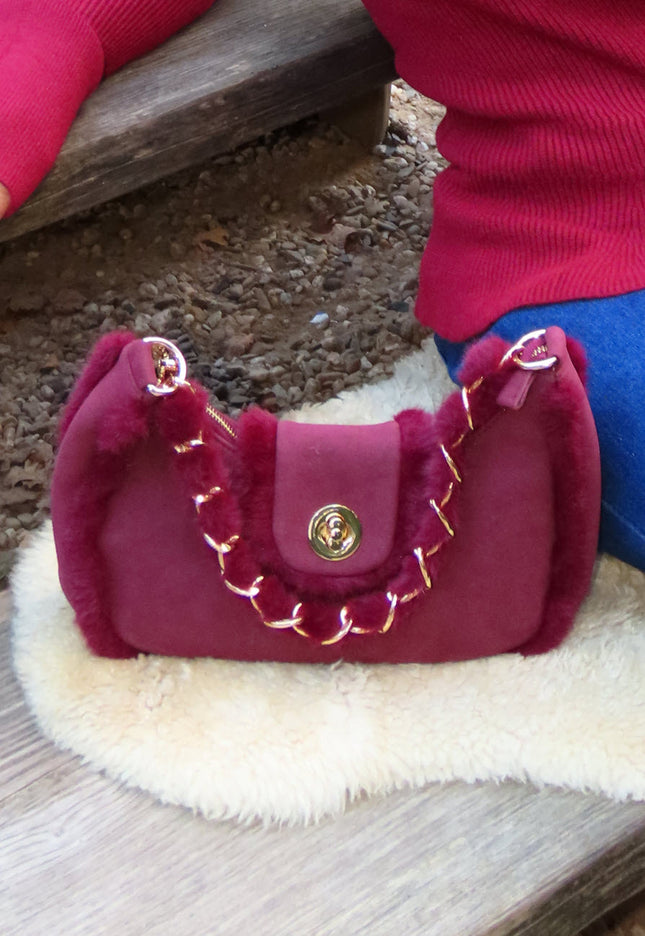 OP=OP.07.NL Bordeaux Schoudertas met Bont en Ketting