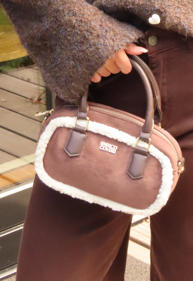 OP=OP.07.NL Bruine Suède Tas met Bontdetails