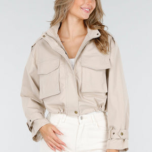 NEW240925 Cropped Jas in Licht Beige