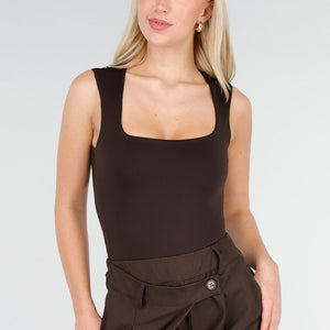 NEW250226 Bruine Body met Vierkante Hals