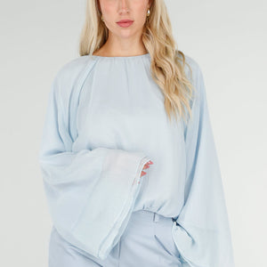 NEW250226 Lichtblauwe Blouse met Wijde Mouwen