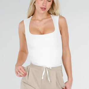 NEW250226 Witte Body met Vierkante Hals