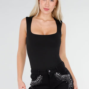 NEW250226 Zwarte Body met Vierkante Hals