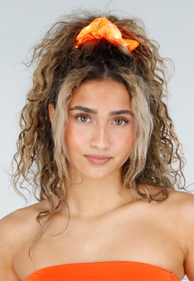 NEW250326 Oranje Scrunchie met LED Lichtjes