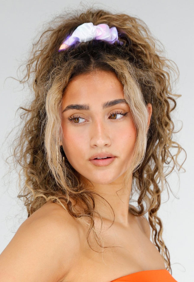 NEW250326 Witte Scrunchie met LED Lichtjes
