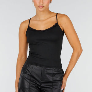 NEW260826 Zwarte Rib Top met Spaghettibandjes en Kant