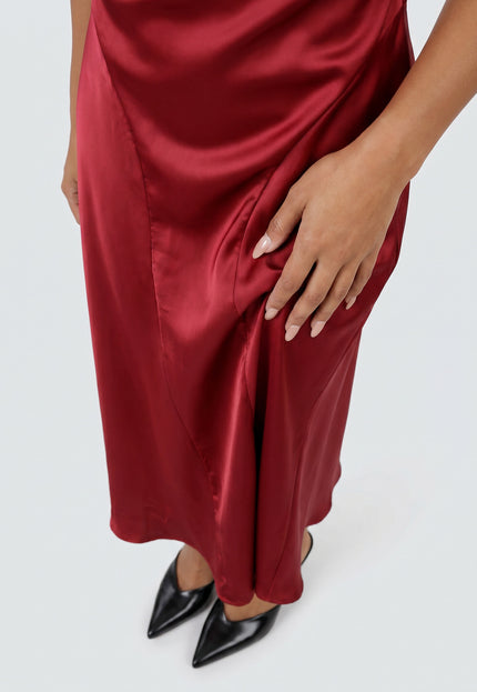 NEW270526 Bordeaux Satijnen Maxi Jurk met Open Rug