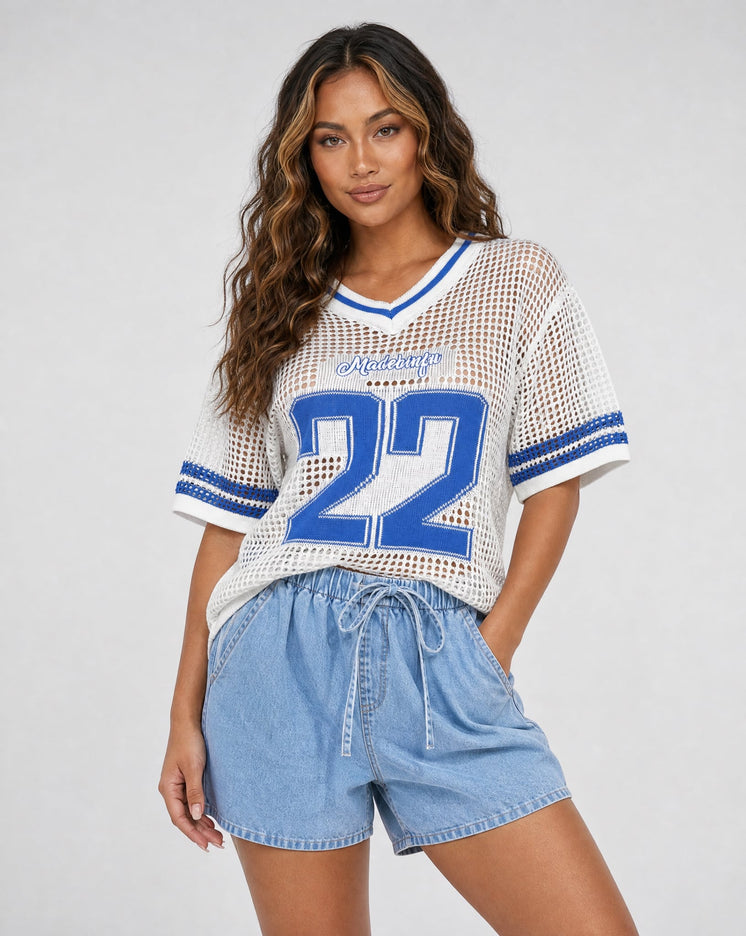 NEW270526 Witte Gebreide Football Top met Blauwe Print