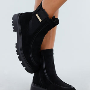 NEW270825 Zwarte Enkellaarsjes met Chunky Zool