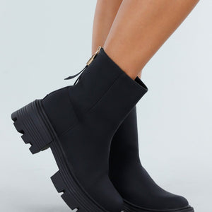 NEW270825 Zwarte Enkellaarsjes met Chunky Zool