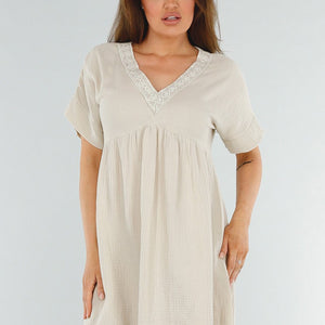 NEW280525 Beige Losvallende Jurk met Korte Mouw