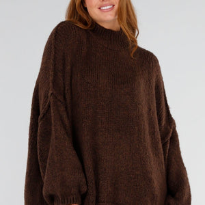 NEW281026 Bruine Oversized Trui met Opstaande Kraag