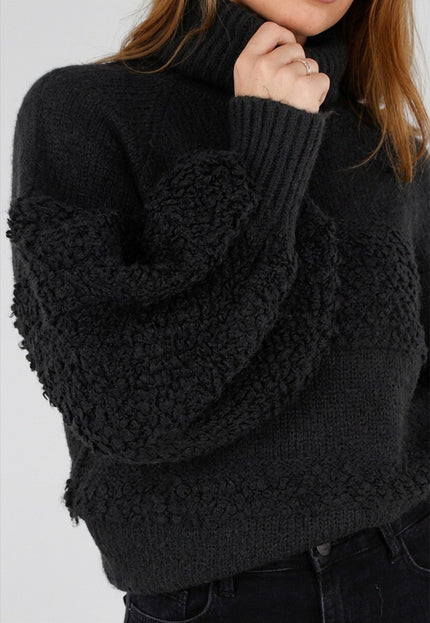 NEW281026 Zwarte Coltrui met Pofmouwen en Teddy Detail