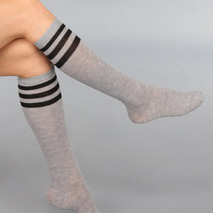 NEW290125 Hoge Grijze Sokken met Zwarte Strepen