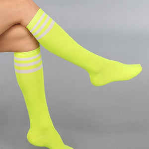 NEW290125 Neon Gele Sokken met Witte Strepen