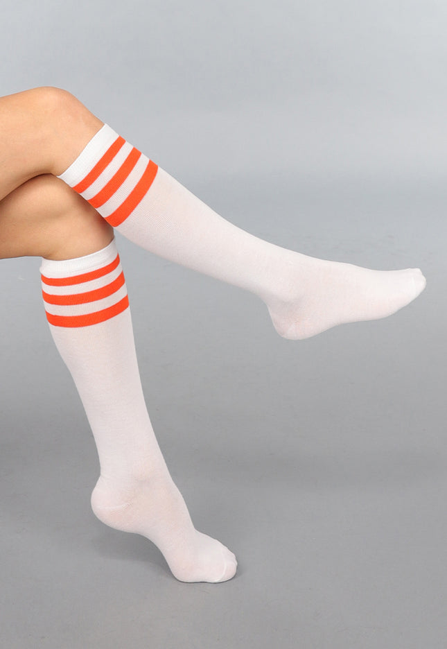 NEW290125 Witte Kousen met Oranje Strepen