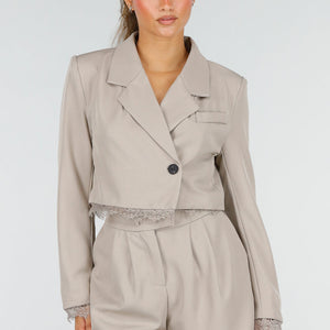 NEW290726 Grijze Blazer en Short Set met Kant